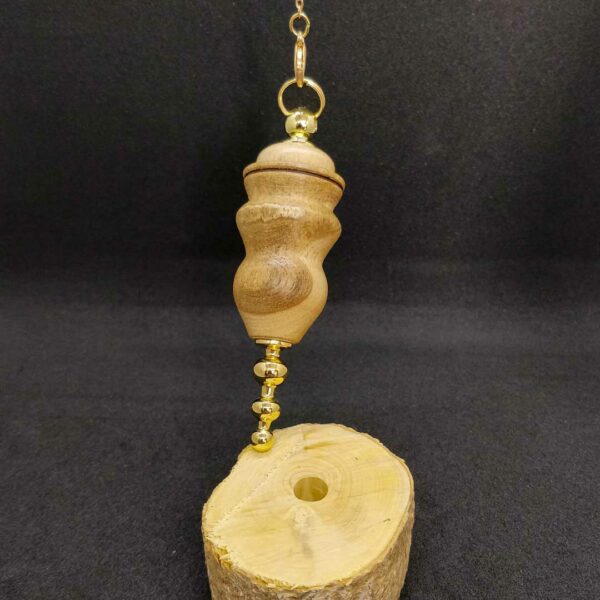 Pendule de radiesthésie aux courbes féminines en bois de bouleau