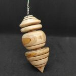 Pendule artisanal de radiesthésie fait main à Royan en bois de frêne