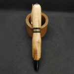 Stylo plume en bois fait main à Royan