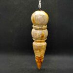 pendule de radiesthésie en bois d'abricotier. Fait main en tournage sur bois à Royan