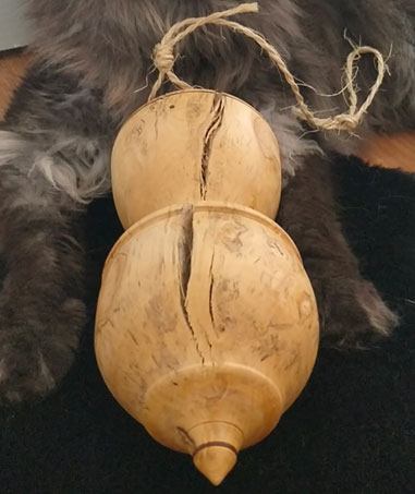 Pendule catalyseur en bois fait mains avec un chat