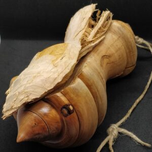 Pendule de radiesthésie Howood en bois d'abricotier - fais mains en tournage sur bois par Corinne Ligeard