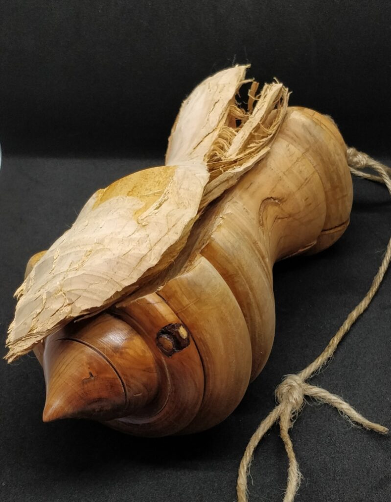 Pendule de radiesthésie Howood en bois d'abricotier - fais mains en tournage sur bois par Corinne Ligeard