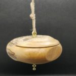 Pendule de radiesthésie en bois tourné par Corinne LIGEARD, fait main. Fabrication française,