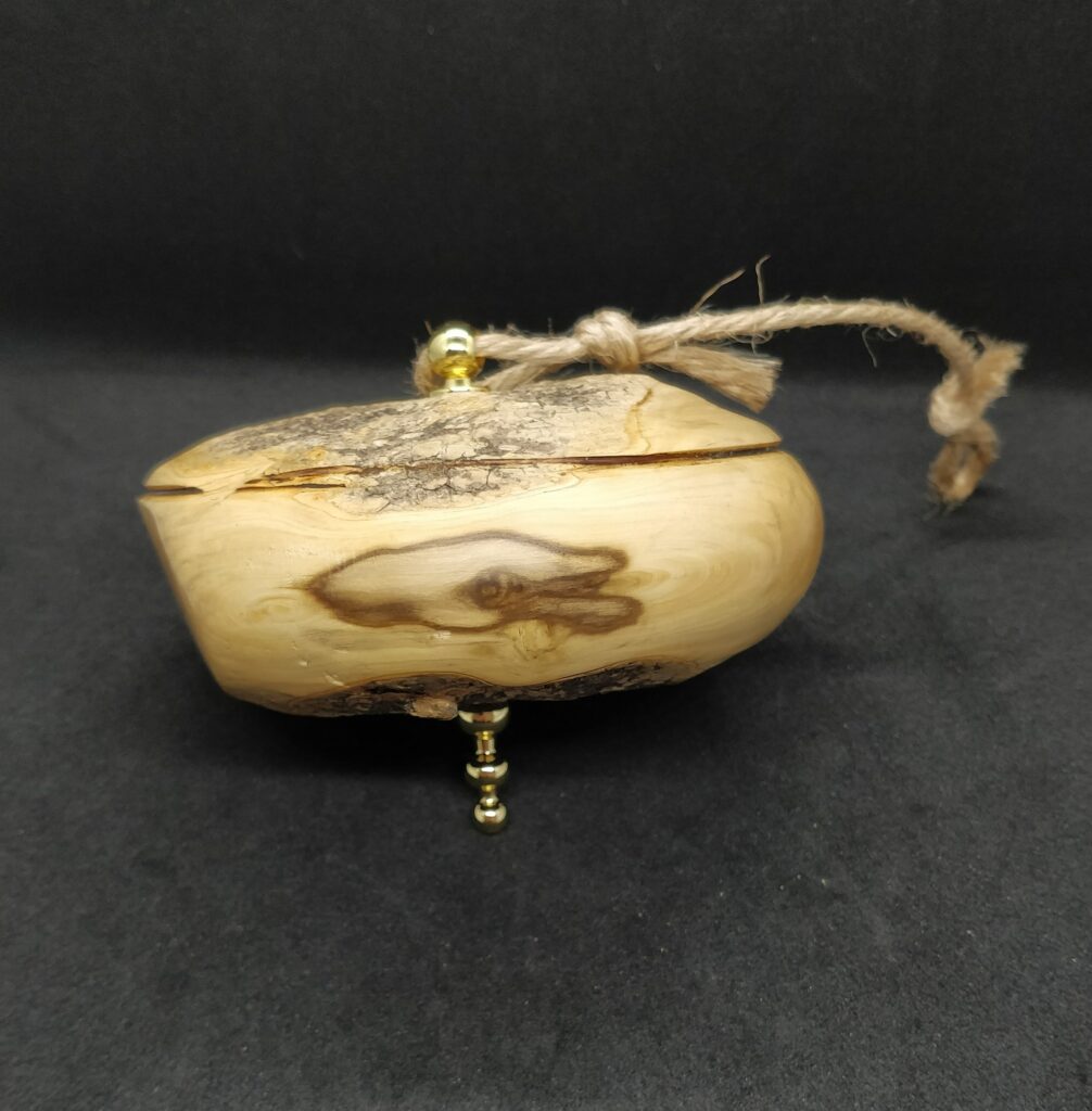 Pendule de radiesthésie en bois tourné par Corinne LIGEARD, fait main. Fabrication française,
