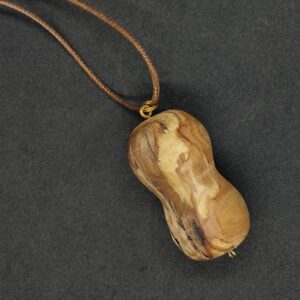 Collier en bois de pommier artisanat fabrication française par Howood