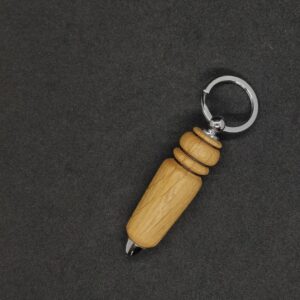 Voici un porte-clés en Hêtre très lisse au touché