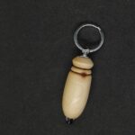 porte-clés en bois de noyer dee Royan en Charente Maritime tourné artisanalement par Howood