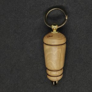 Porte-clés en bois de noyer couleur foncé, fabrication artisanale HOWOOD en France.