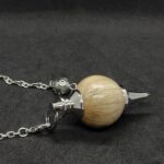 Pendule de radiesthésie en chêne liège et métal