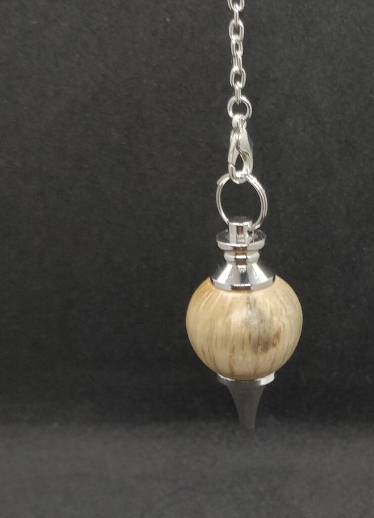 Pendule de radiesthésie en chêne liège et métal