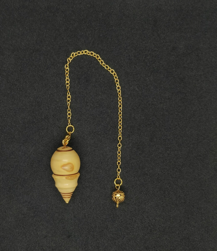 Petit pendule de radiesthésie en bois de buis artisanat howood fabrication française