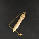 Joli pendule Égyptien Isis en bois de Buis. Artisanat Howood