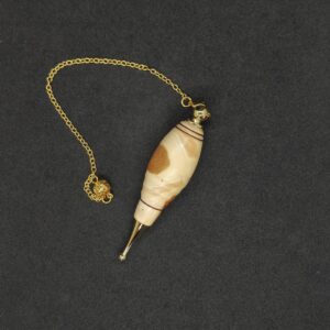 Pendule en bois d'if et métal doré