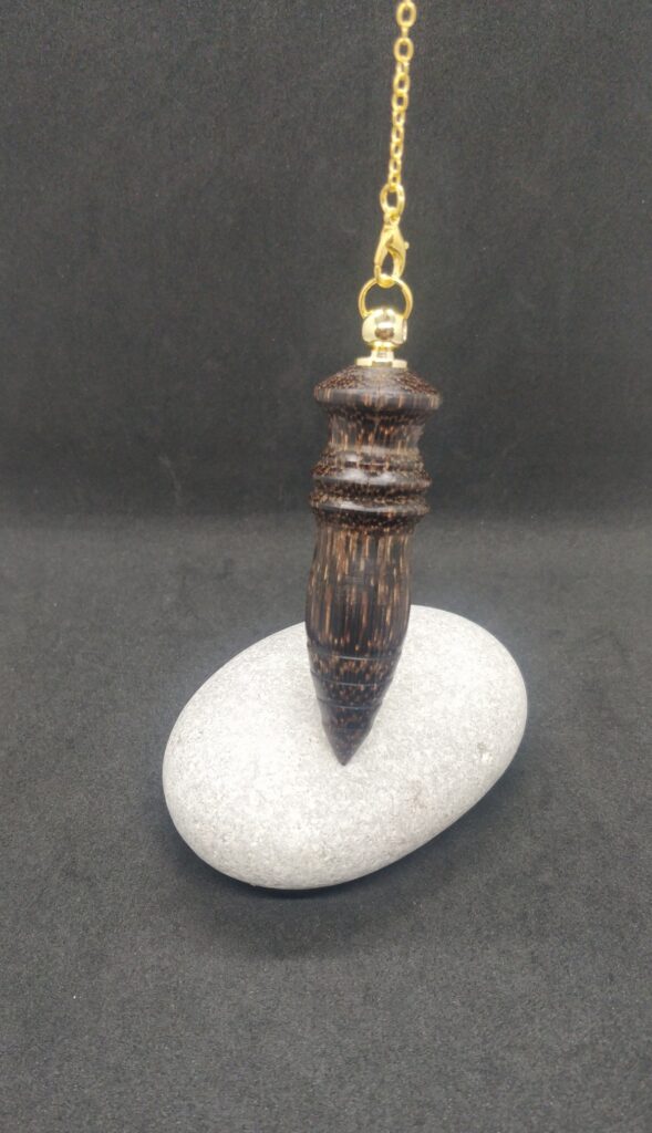 Pendule de Thôt en Palmier noir -Artisanat Howood à Royan