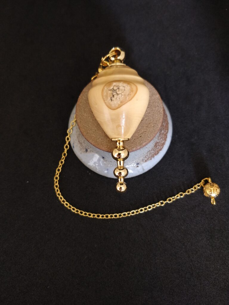 Pendule de radiesthésie artisanal en buis et métal