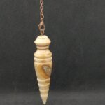 Pendule artisanal en bois d'olivier