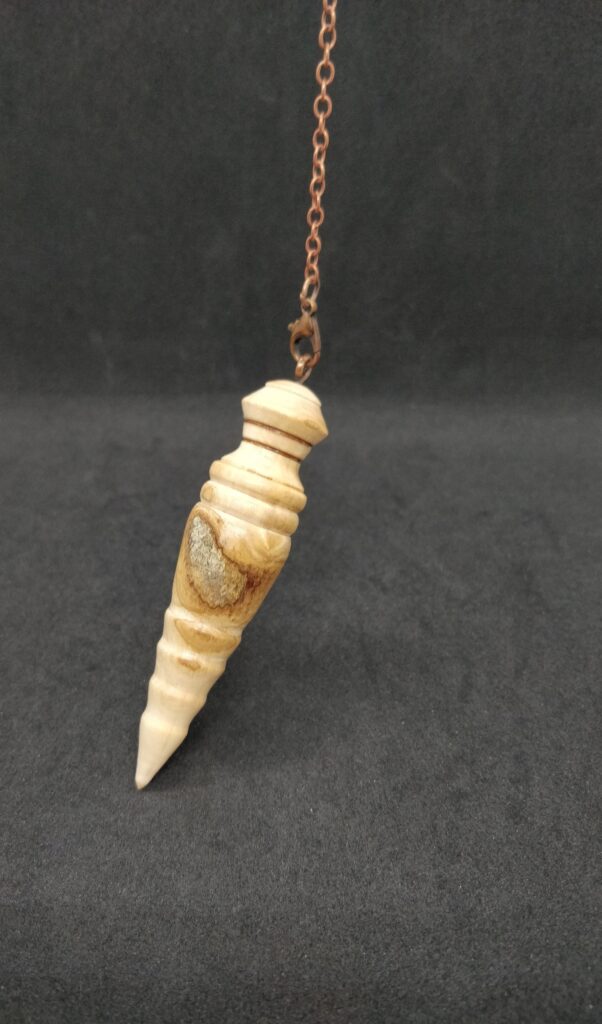 Pendule artisanal en bois d'olivier