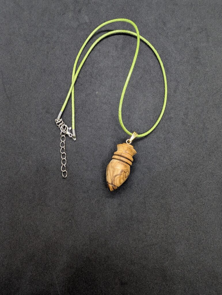 Collier artisanal en bois d'olivier