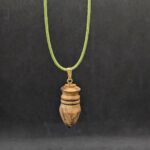 pendule collier artisanal bois d'olivier