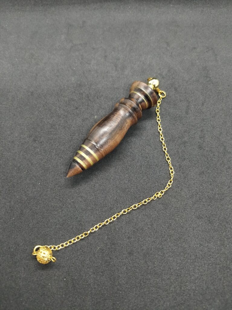 pendule artisanal en bois d'ébène