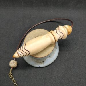 Pendule de Thôt en bois d'if. Artisanat français Howood