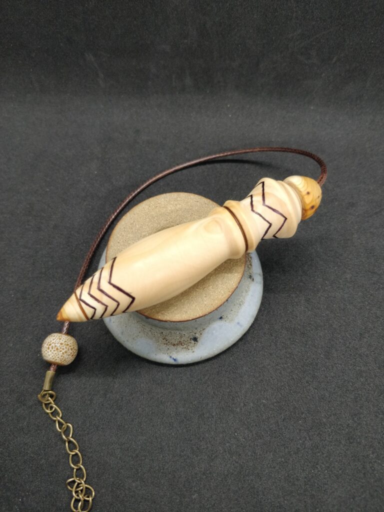 Pendule de Thôt en bois d'if. Artisanat français Howood