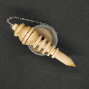 Pendule de radiesthésie artisanal, Saturne Impérial en bois d'if