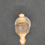 Pendule artisanal de radiesthésie en Abricotier